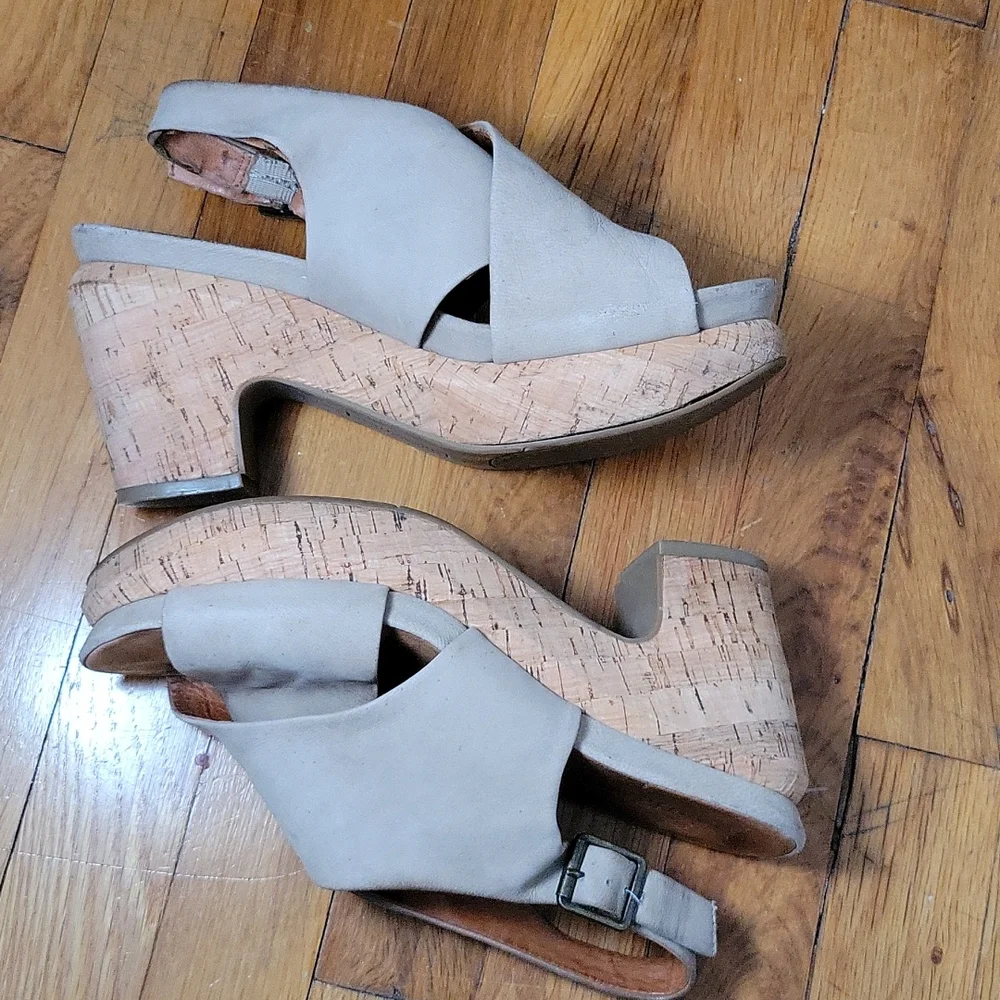 Gentle Souls Paulina criss cross strap platform cork chunky heel sandal 9